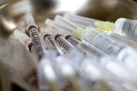 syringes-5057119_640.jpg